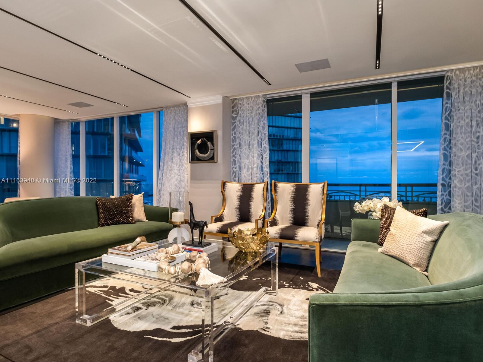THE EXECUTIVE RESIDENCES - Residential