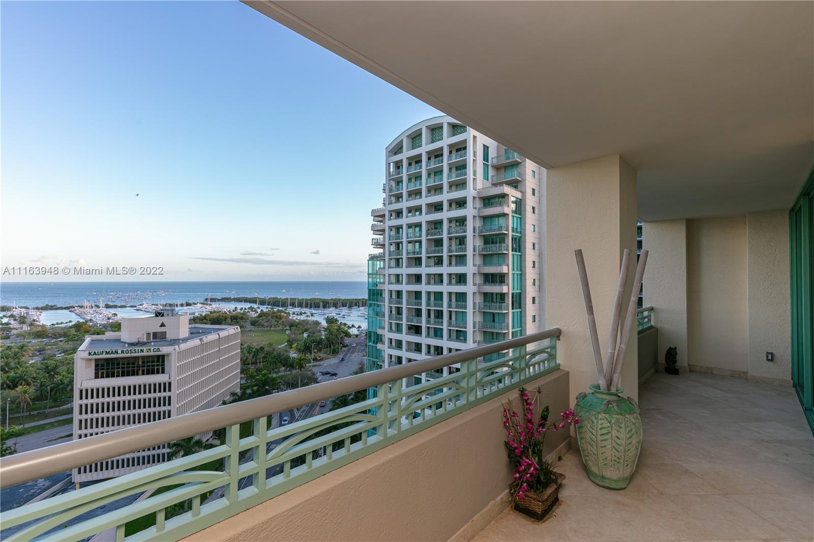 THE EXECUTIVE RESIDENCES - Residential