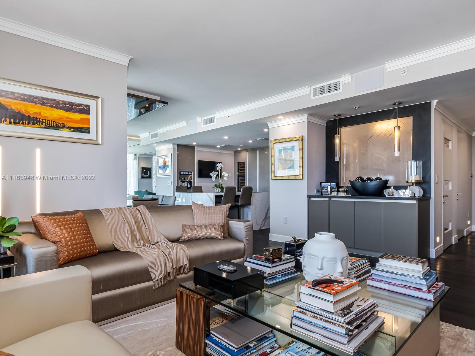 THE EXECUTIVE RESIDENCES - Residential