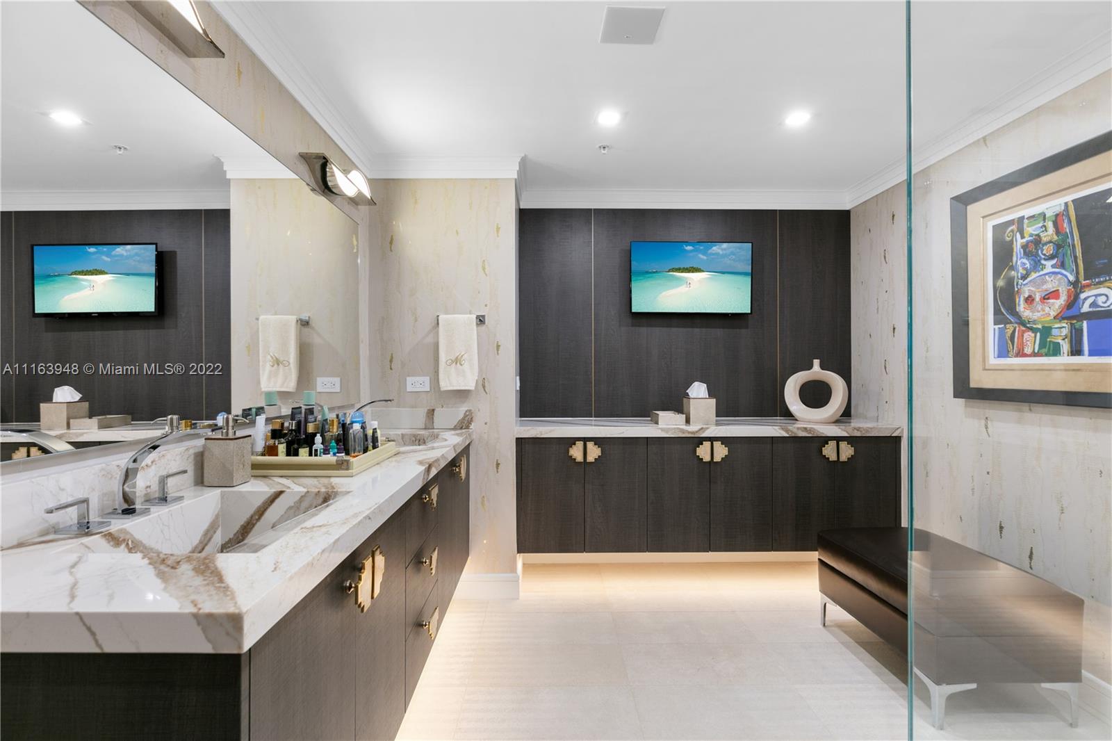THE EXECUTIVE RESIDENCES - Residential