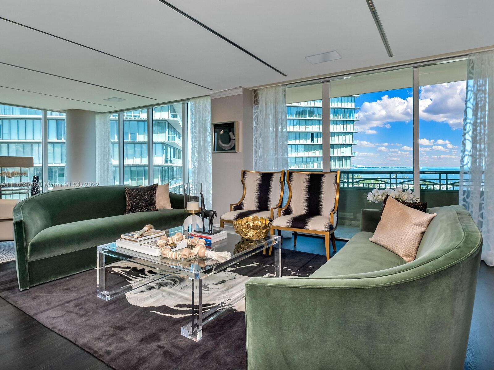 THE EXECUTIVE RESIDENCES - Residential