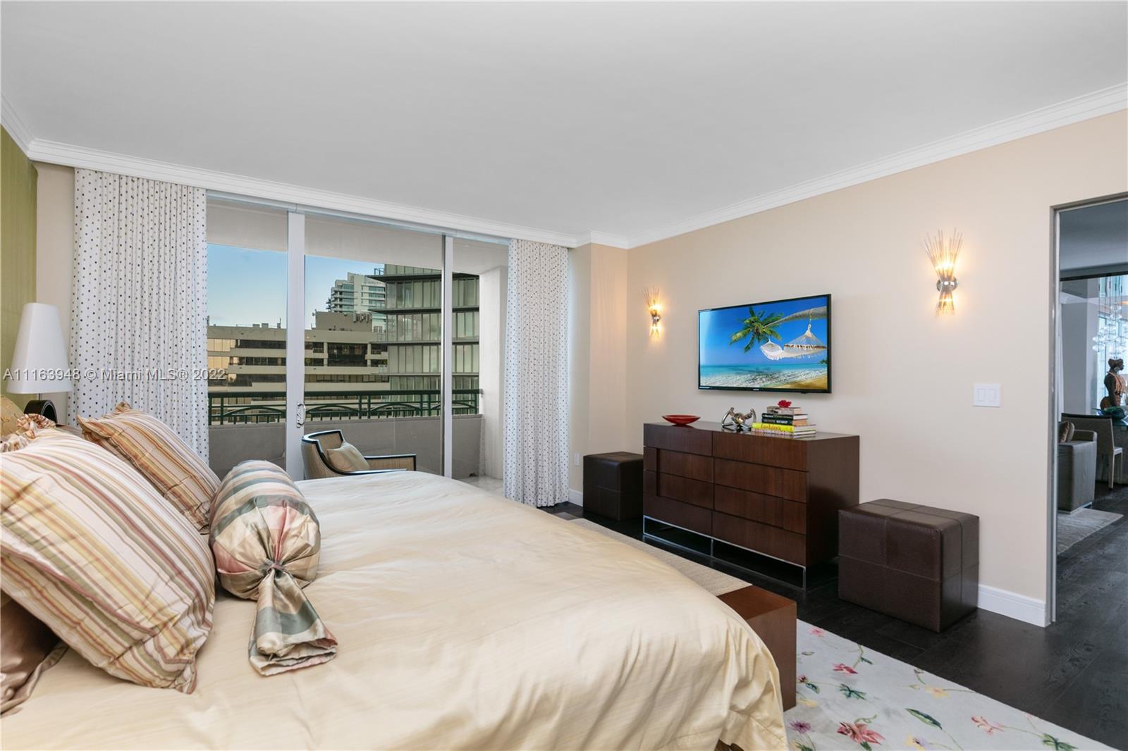 THE EXECUTIVE RESIDENCES - Residential
