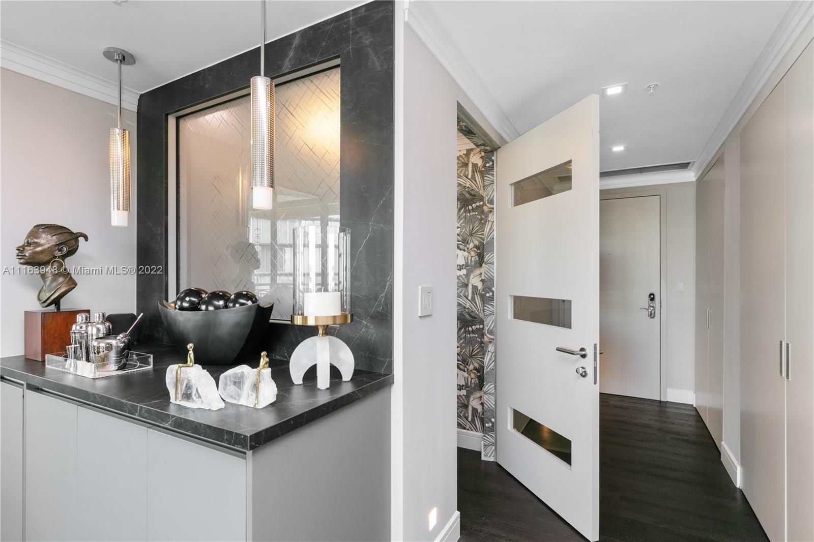 THE EXECUTIVE RESIDENCES - Residential
