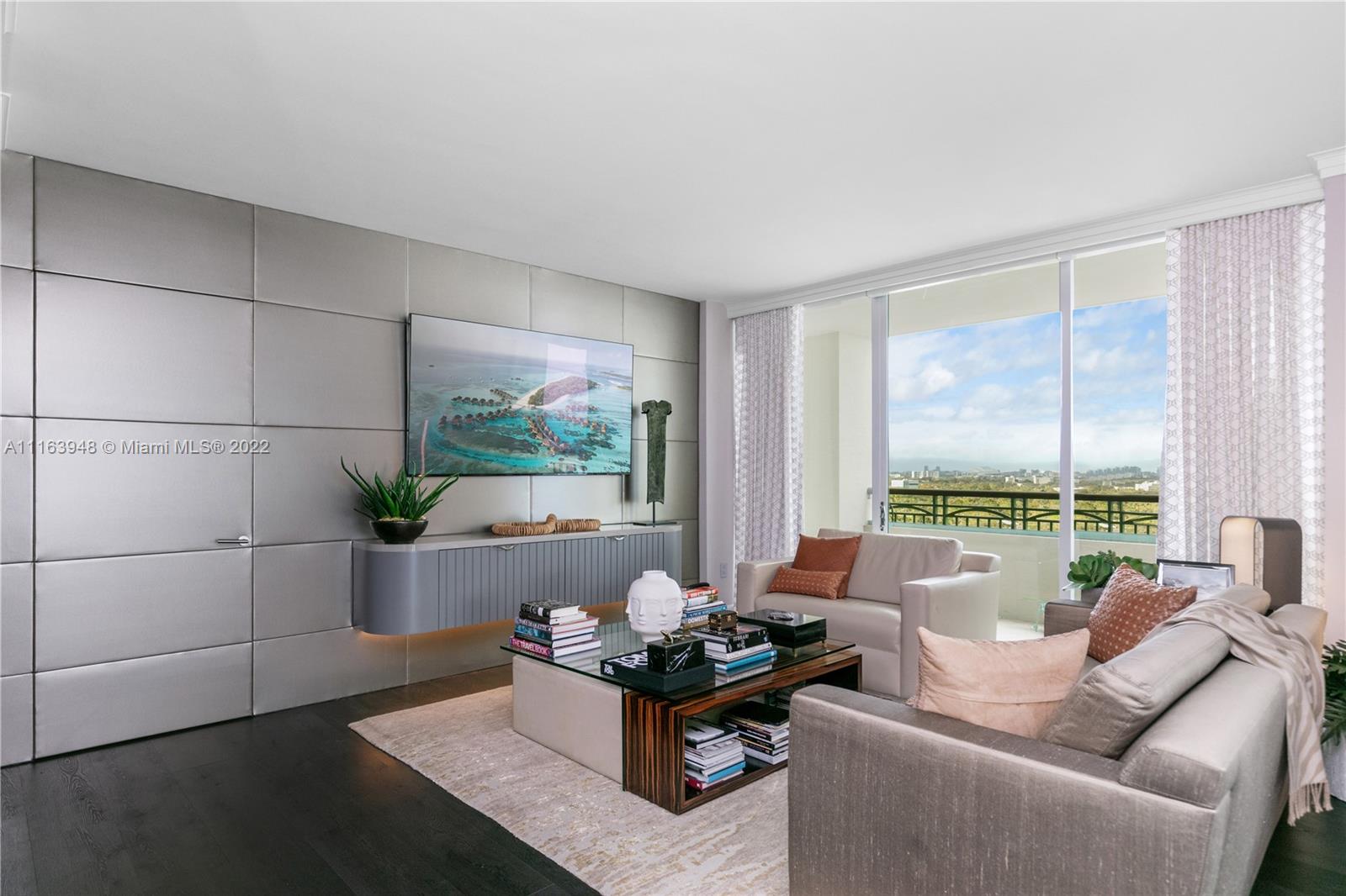 THE EXECUTIVE RESIDENCES - Residential