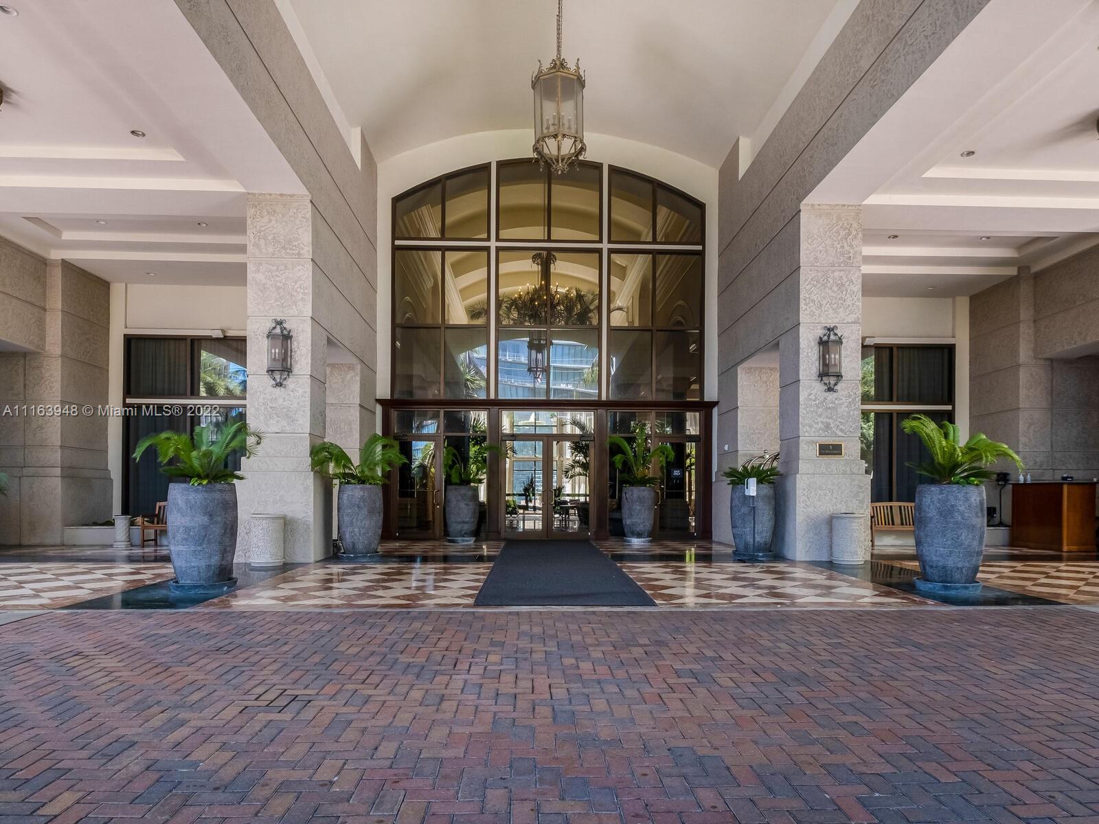THE EXECUTIVE RESIDENCES - Residential