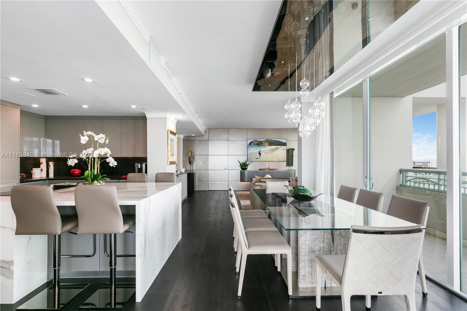 THE EXECUTIVE RESIDENCES - Residential