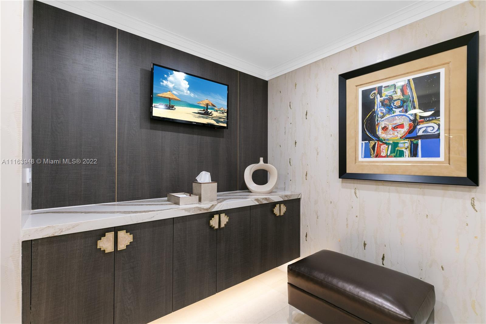 THE EXECUTIVE RESIDENCES - Residential