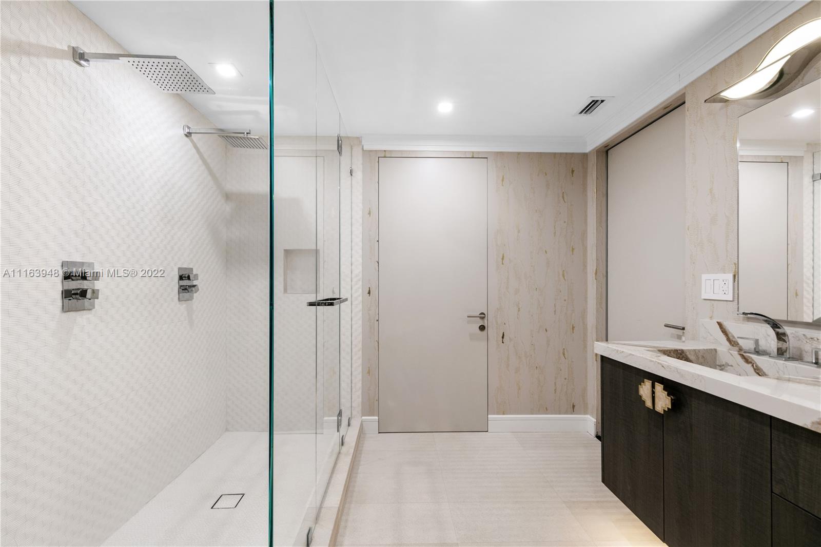 THE EXECUTIVE RESIDENCES - Residential