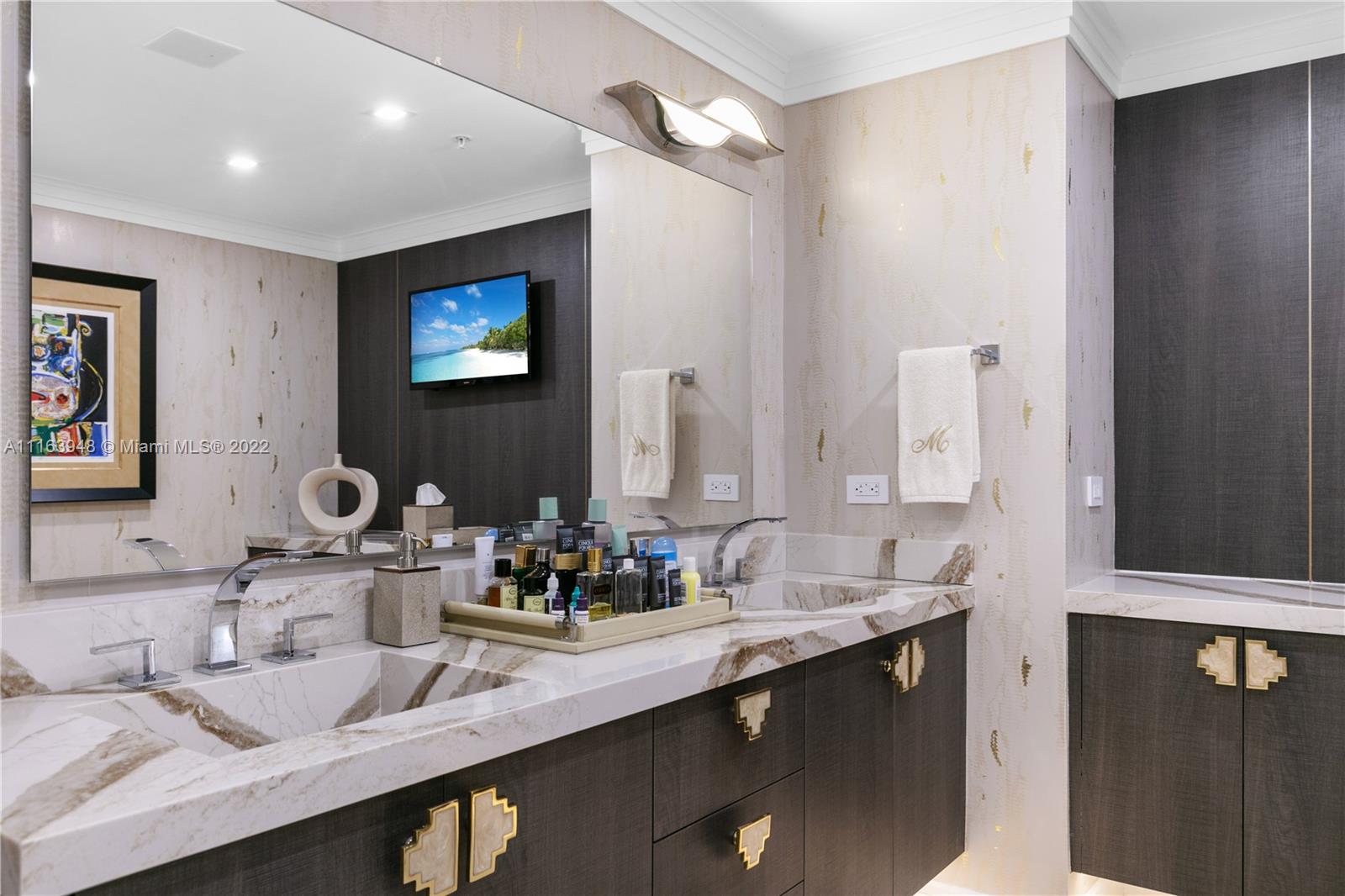 THE EXECUTIVE RESIDENCES - Residential