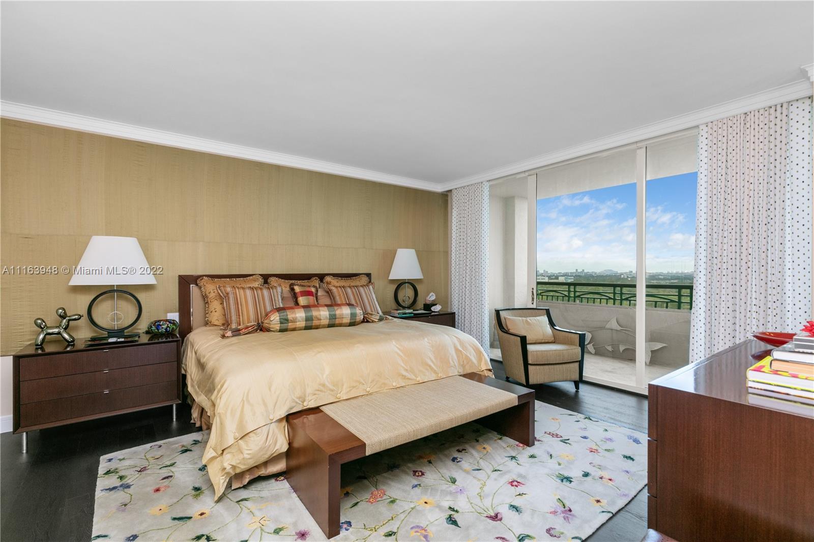 THE EXECUTIVE RESIDENCES - Residential