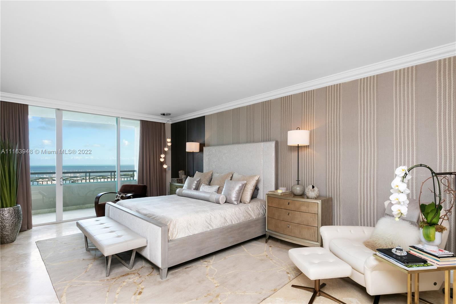 THE EXECUTIVE RESIDENCES - Residential