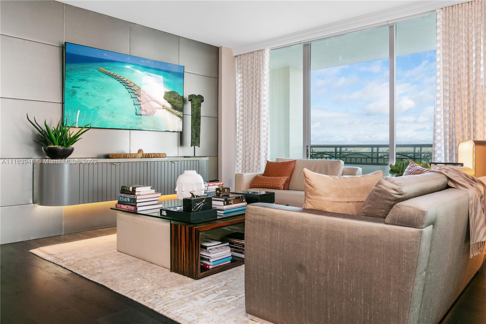 THE EXECUTIVE RESIDENCES - Residential