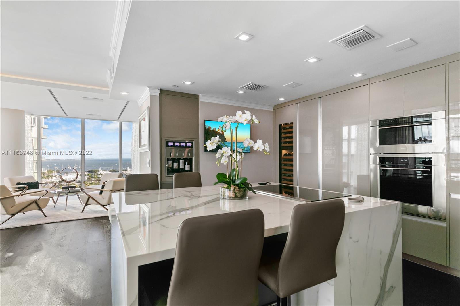 THE EXECUTIVE RESIDENCES - Residential