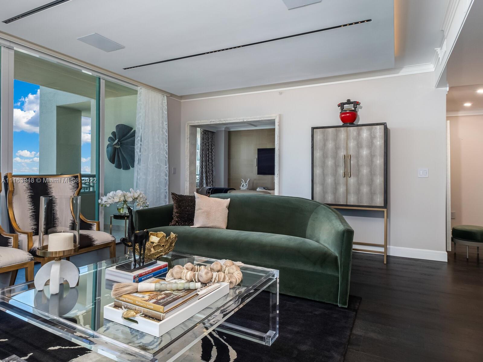 THE EXECUTIVE RESIDENCES - Residential
