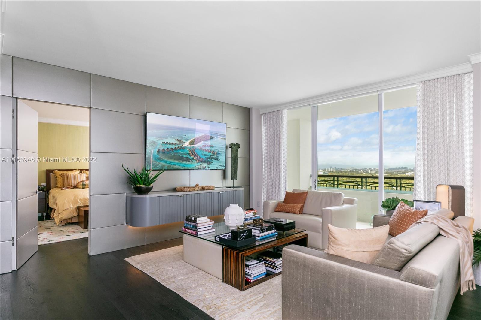 THE EXECUTIVE RESIDENCES - Residential