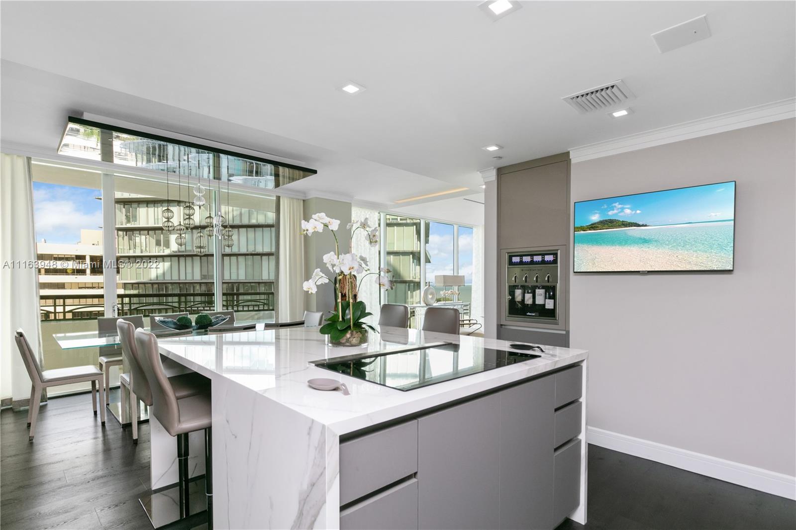 THE EXECUTIVE RESIDENCES - Residential
