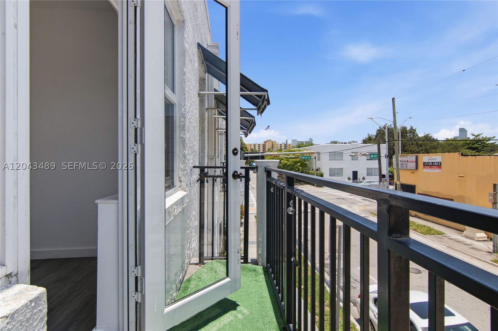 LAWRENCE ESTATE LAND CO - Residential Lease