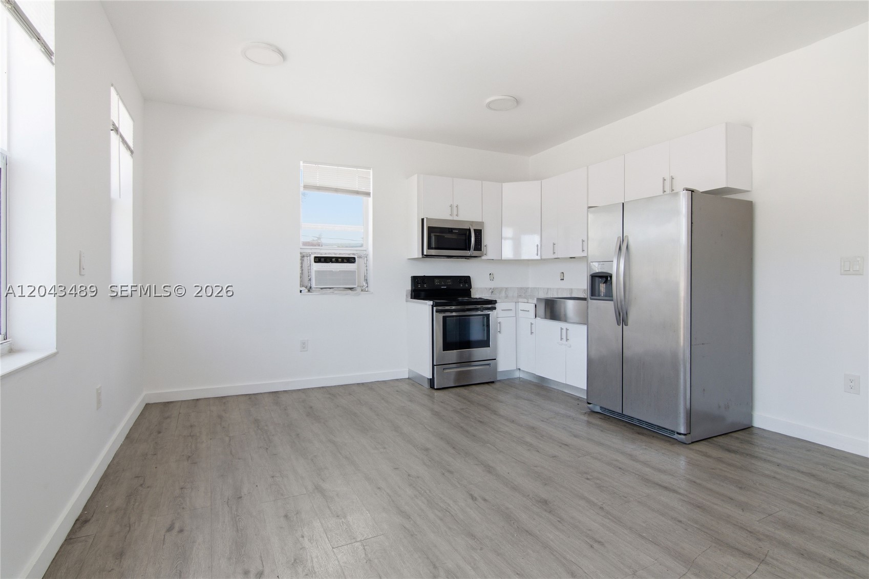 LAWRENCE ESTATE LAND CO - Residential Lease