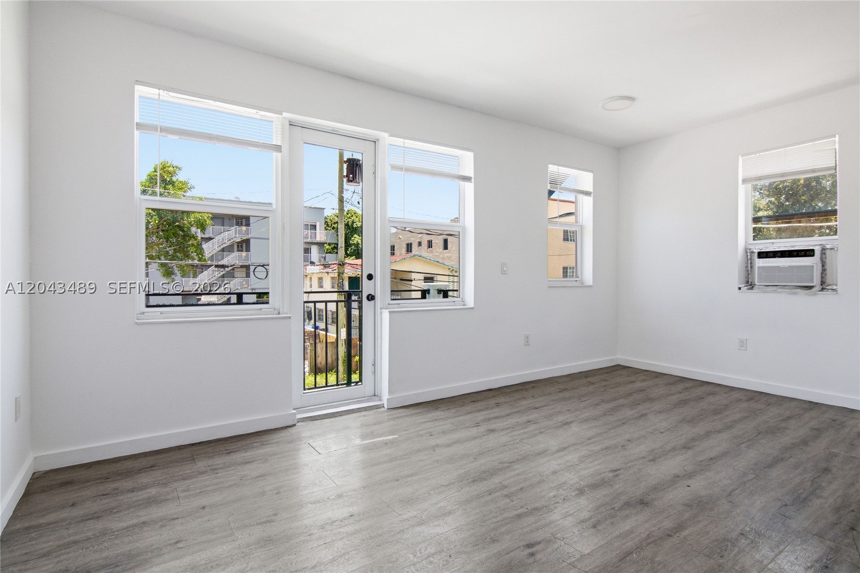 LAWRENCE ESTATE LAND CO - Residential Lease