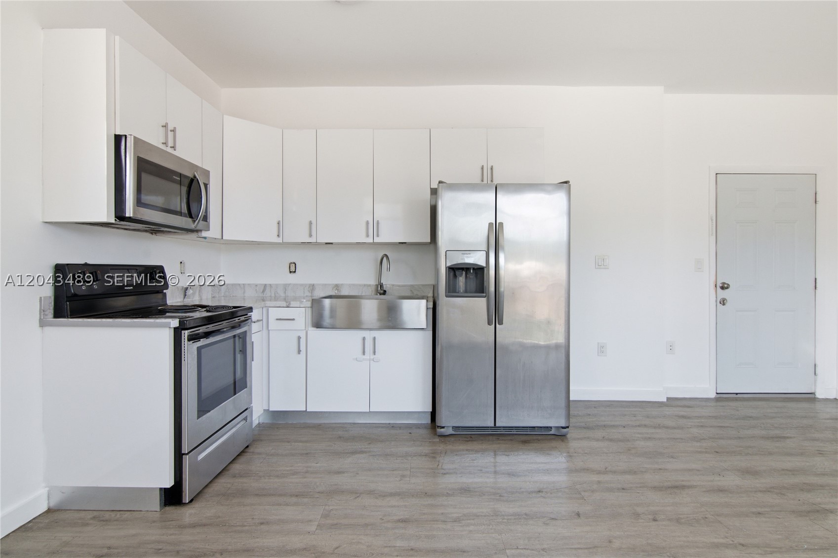 LAWRENCE ESTATE LAND CO - Residential Lease