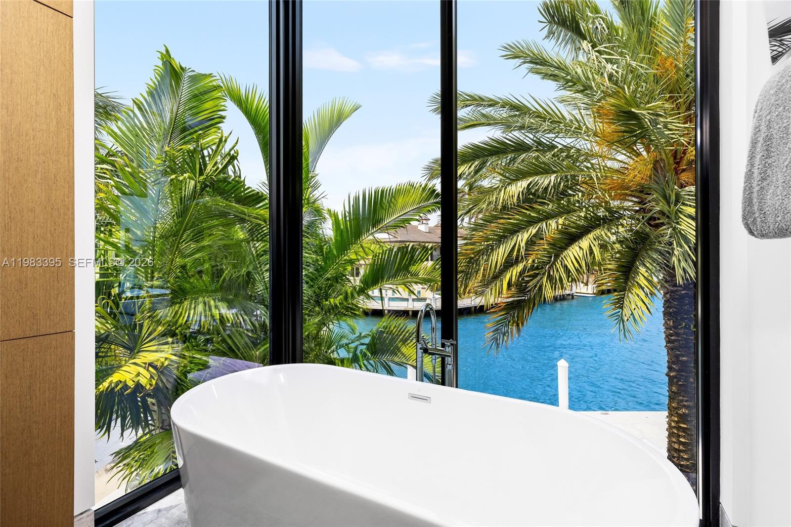 ISLA BAHIA - Residential