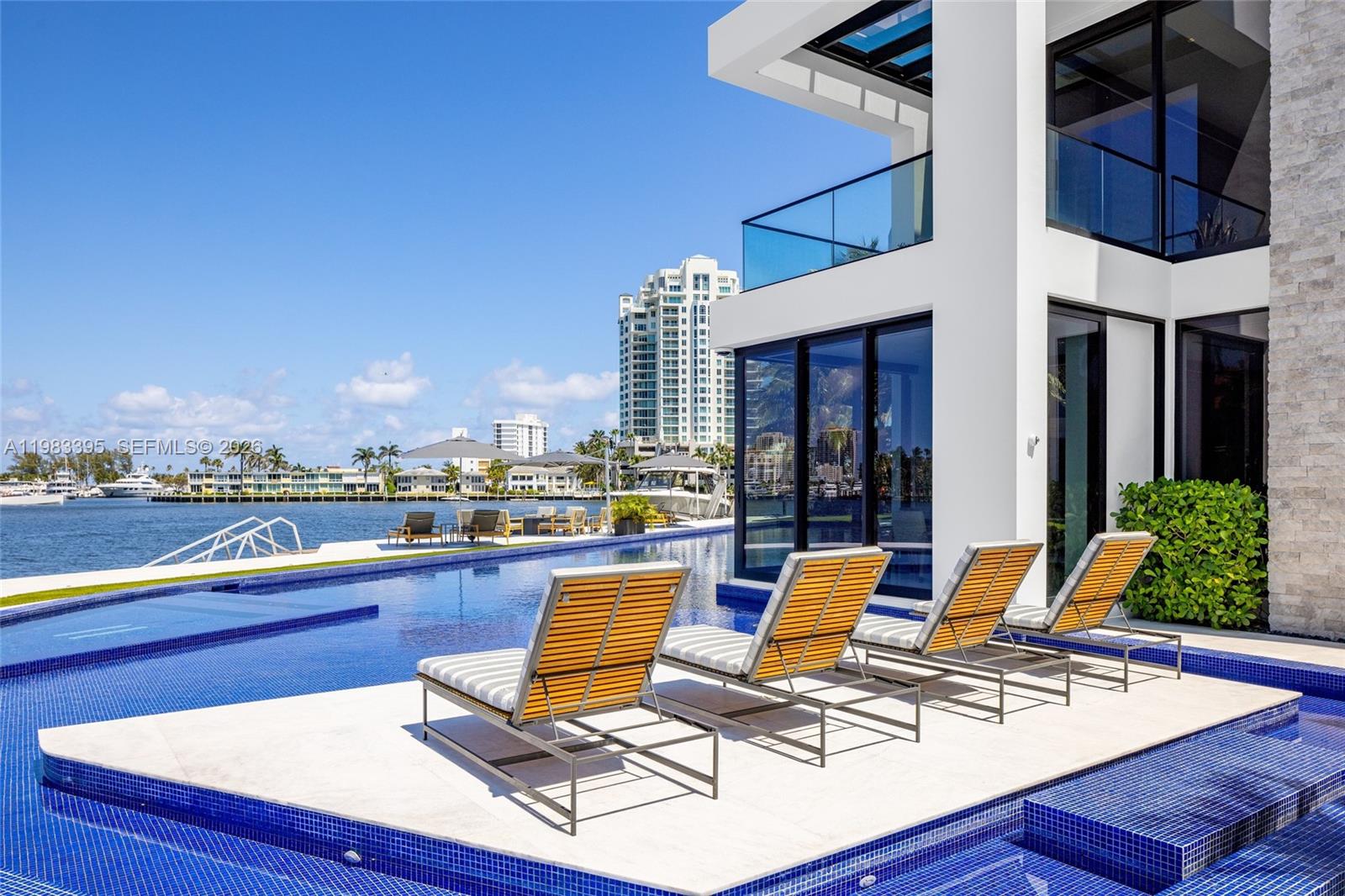 ISLA BAHIA - Residential
