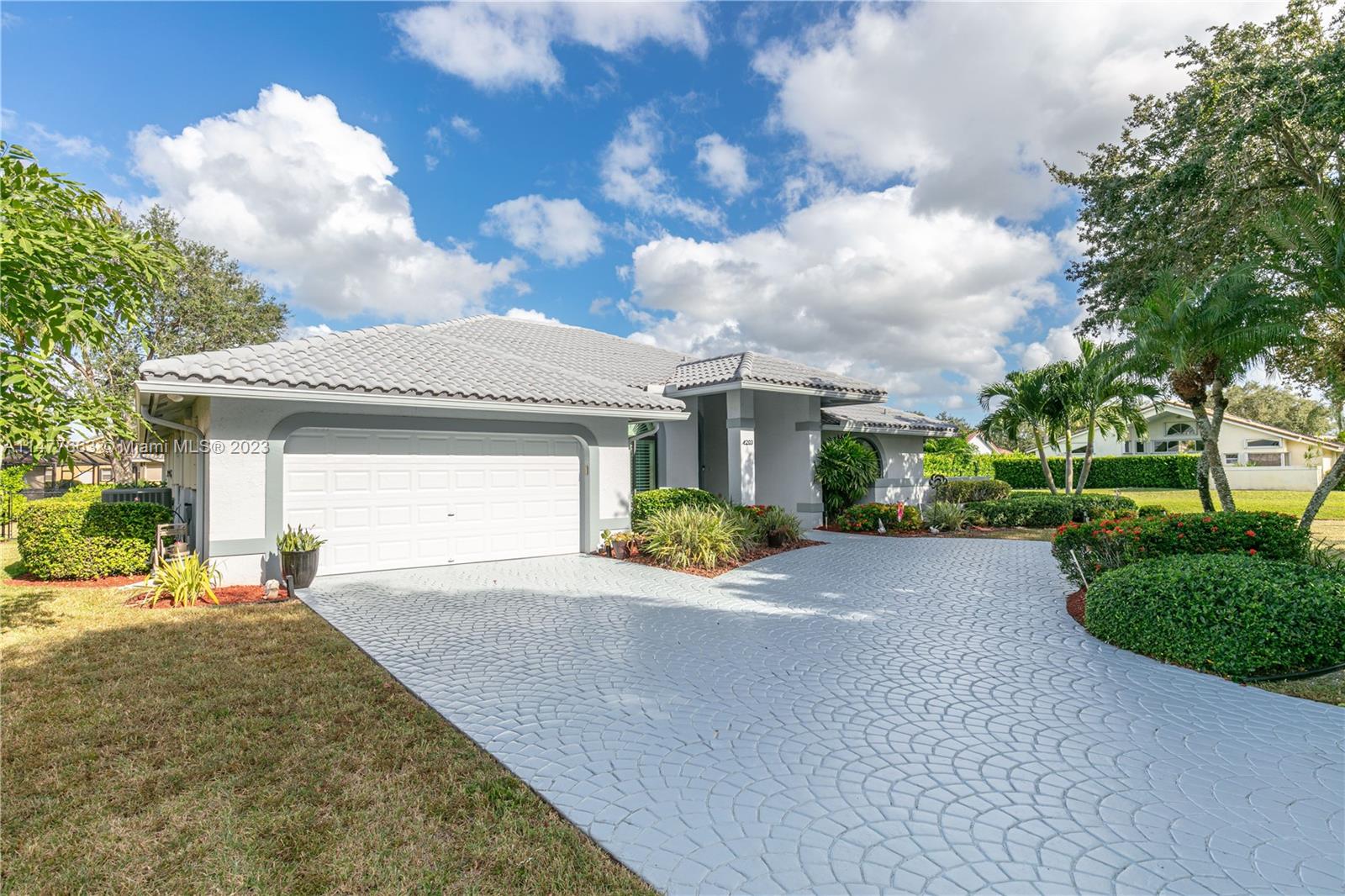 WEST GLEN - Residential