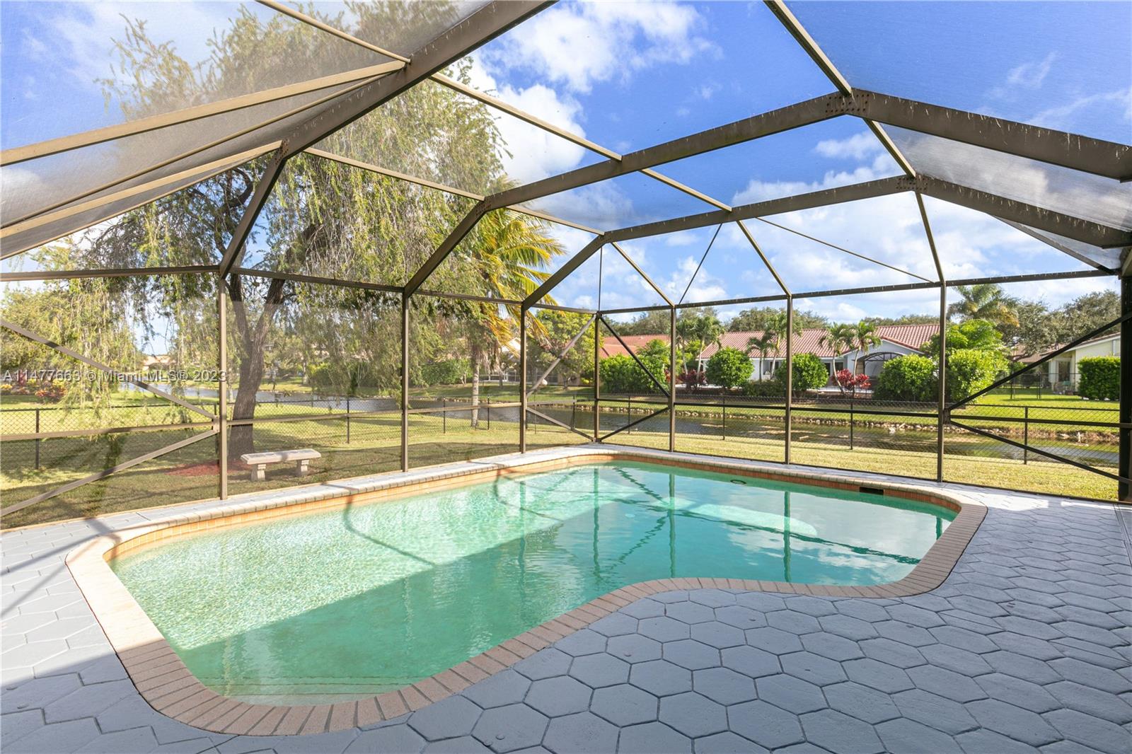 WEST GLEN - Residential
