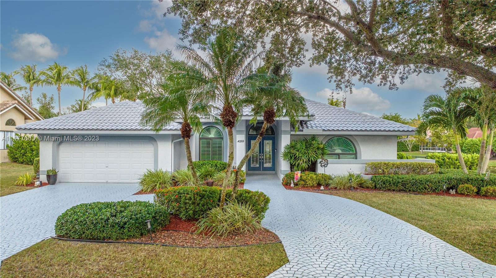 WEST GLEN - Residential