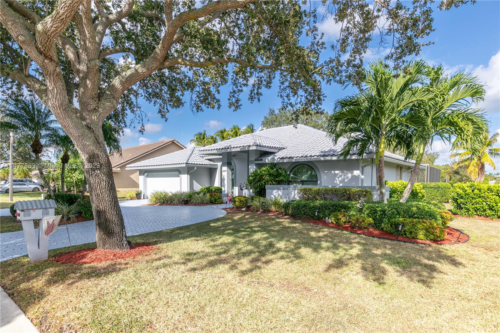 WEST GLEN - Residential