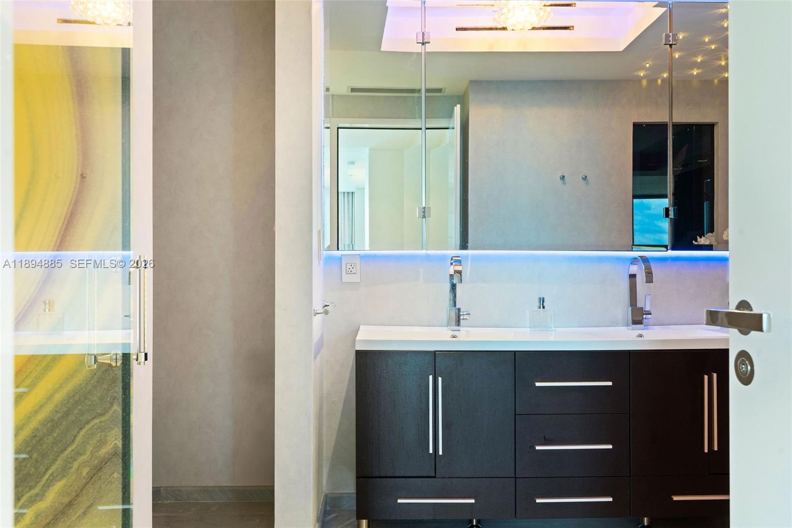 CONTINUUM ON SOUTH BEACH - Residential