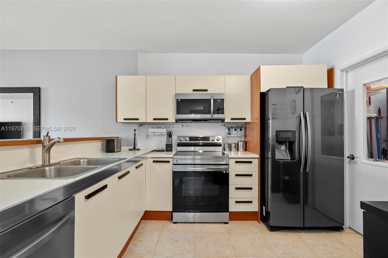 MARINA BAY CLUB CONDO HOT - Residential