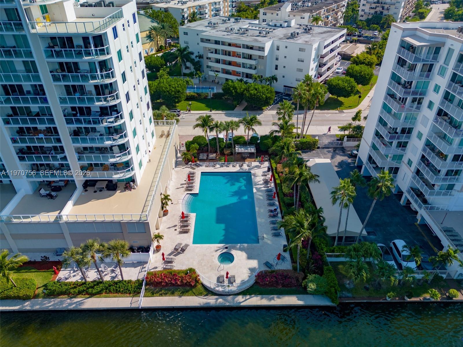 MARINA BAY CLUB CONDO HOT - Residential
