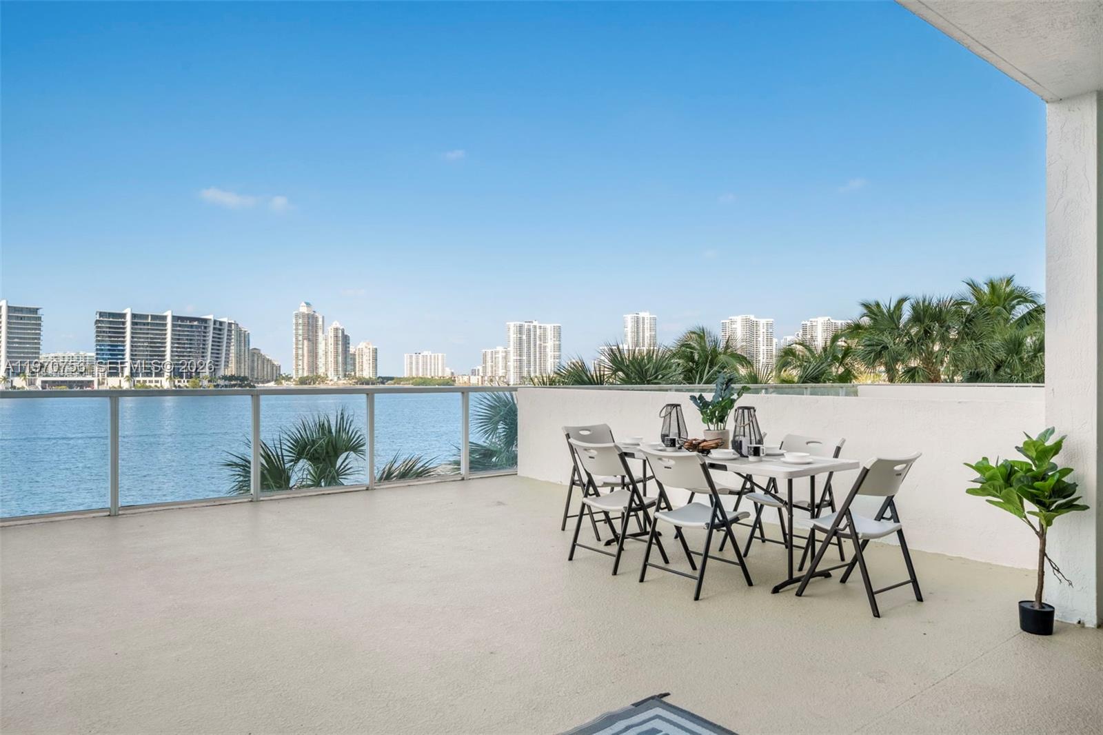 MARINA BAY CLUB CONDO HOT - Residential