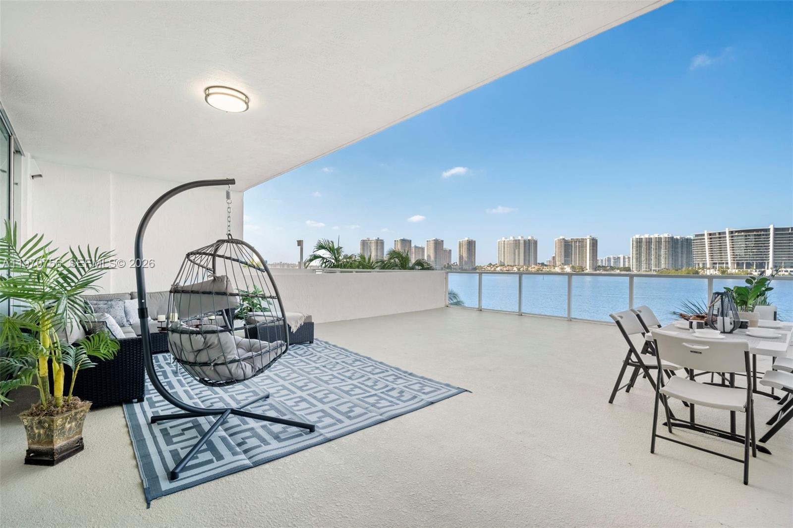 MARINA BAY CLUB CONDO HOT - Residential