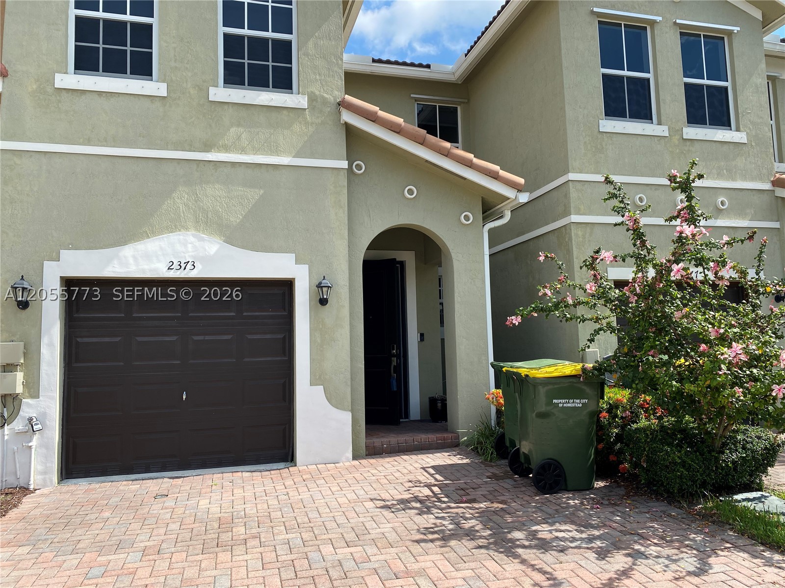 This beautiful 1,700-square-foot townhouse in Keys Gate features a lake view and is in excellent, move-in-ready condition. The home offers 3 bedrooms and 2.5 bathrooms, with walk-in California closets in every bedroom. The spacious layout includes a separate laundry room and a kitchen equipped with granite countertops and stainless steel appliances.