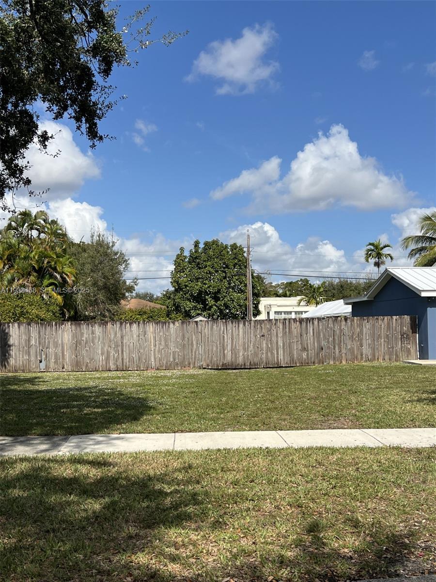 Beautiful and clean buildable lot. Oak lined street. A MUST SEE!!!
Currently fenced and ready for your dream home.
