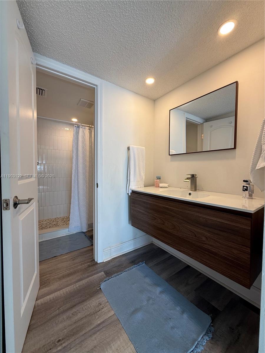 KEYS GATE CONDO NO SIX - Residential