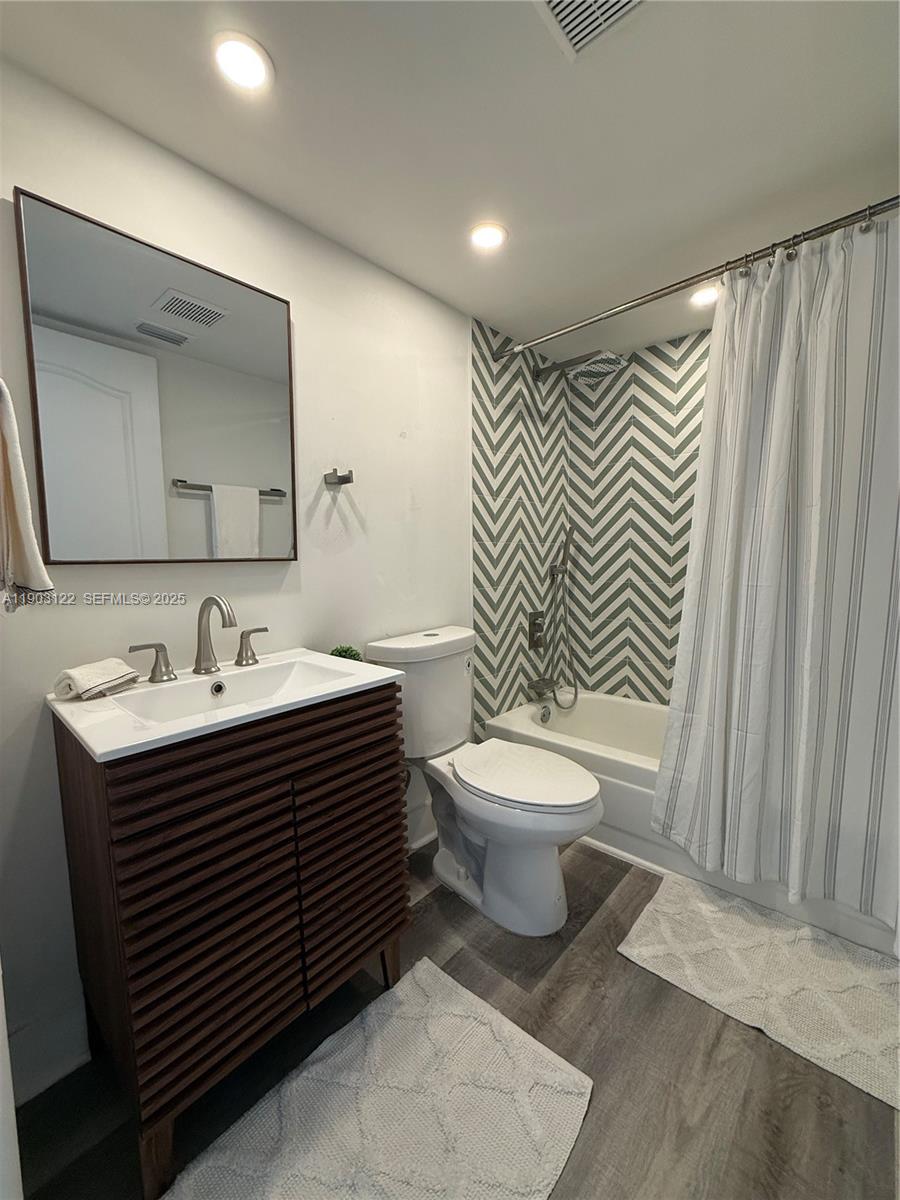KEYS GATE CONDO NO SIX - Residential