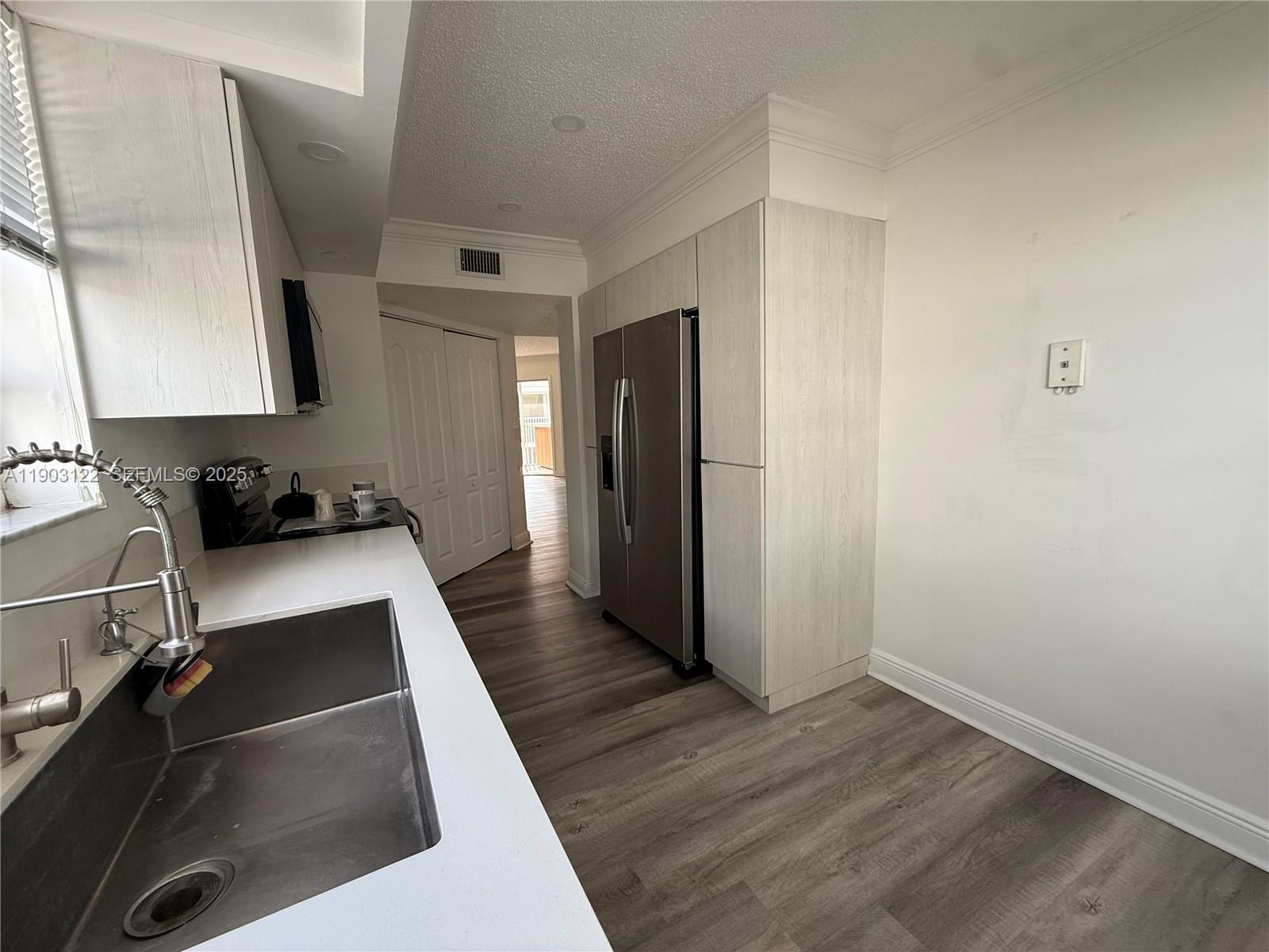 KEYS GATE CONDO NO SIX - Residential