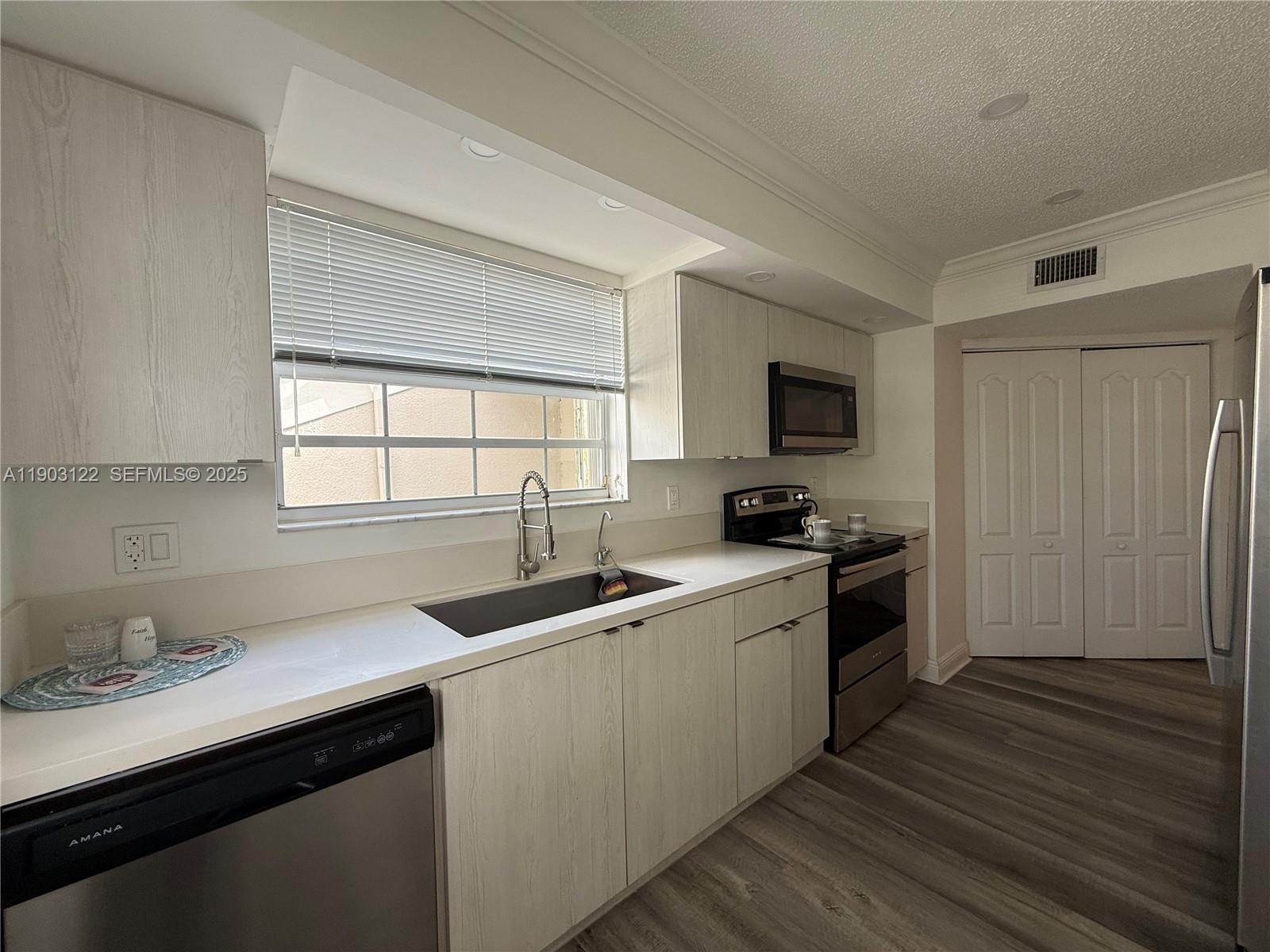 KEYS GATE CONDO NO SIX - Residential