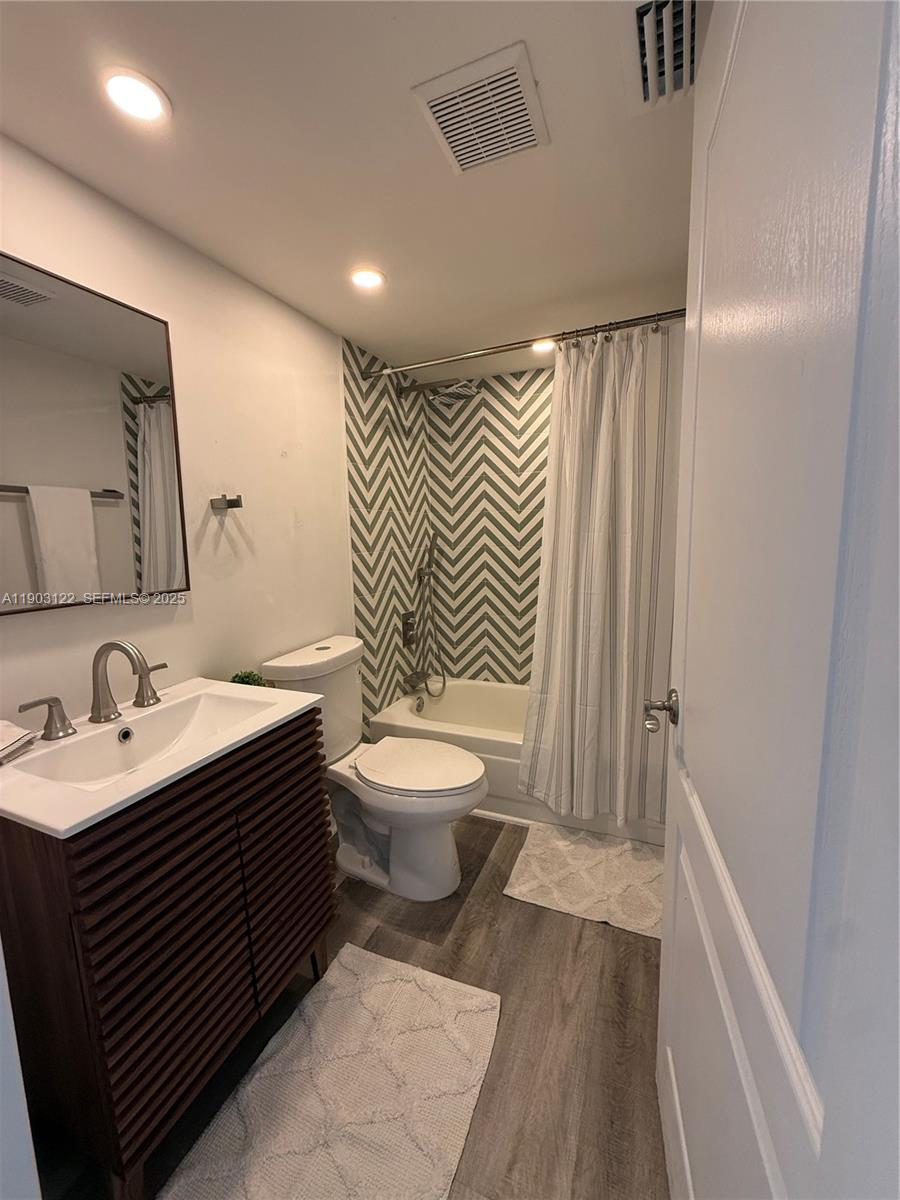 KEYS GATE CONDO NO SIX - Residential