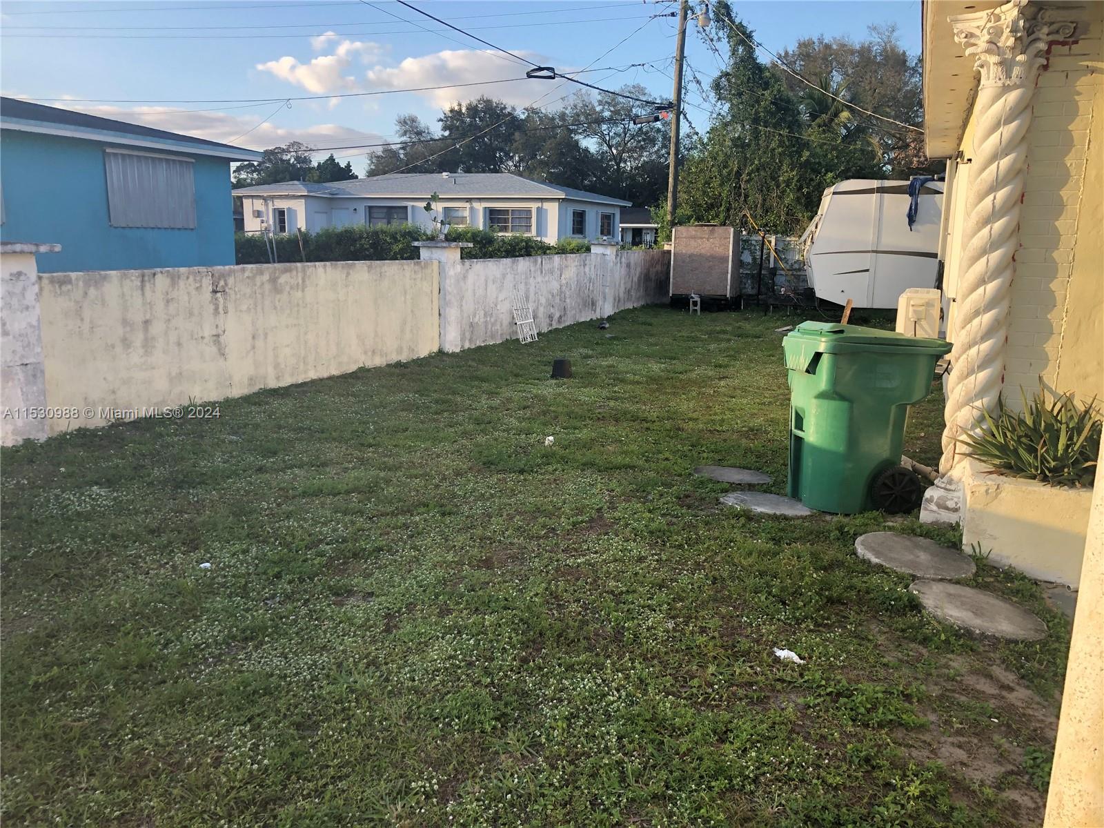 DEBBIE-LEE MANORS - Residential
