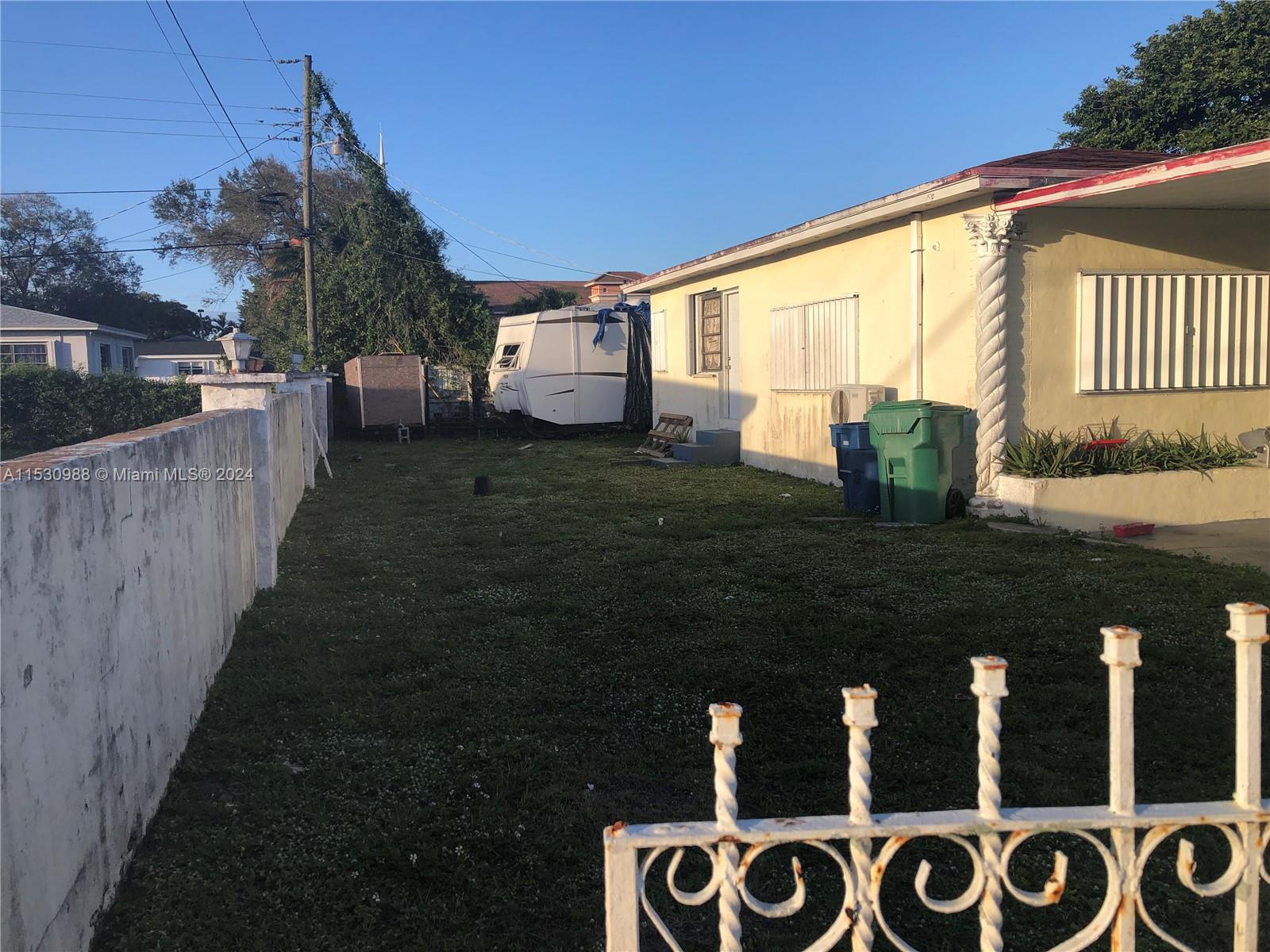 DEBBIE-LEE MANORS - Residential