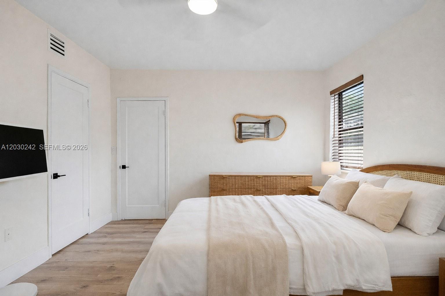 MARSEILLES DECO CONDO - Residential Lease