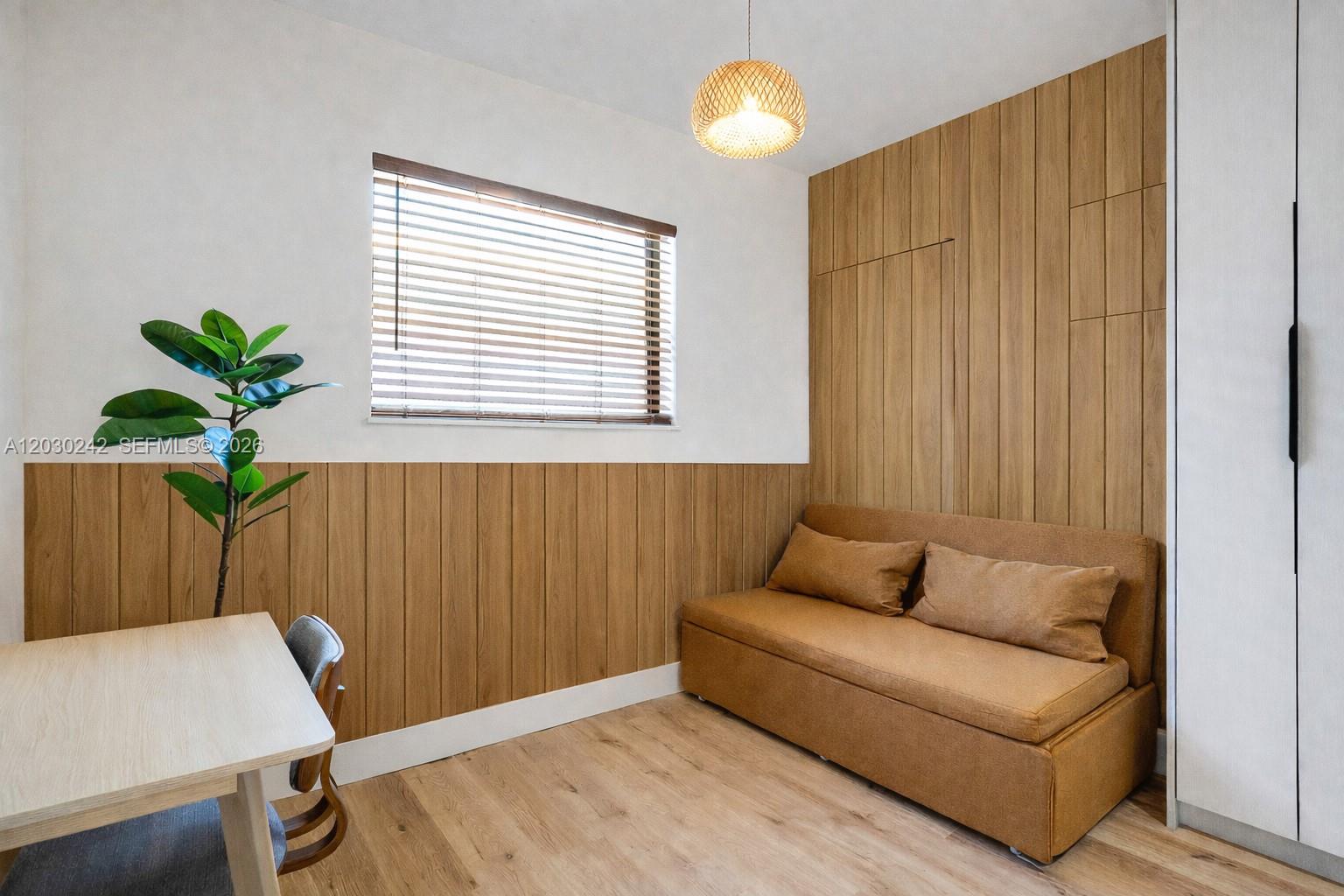 MARSEILLES DECO CONDO - Residential Lease