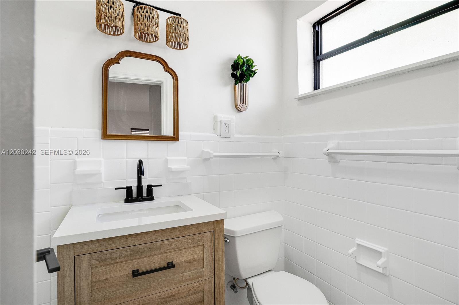 MARSEILLES DECO CONDO - Residential Lease