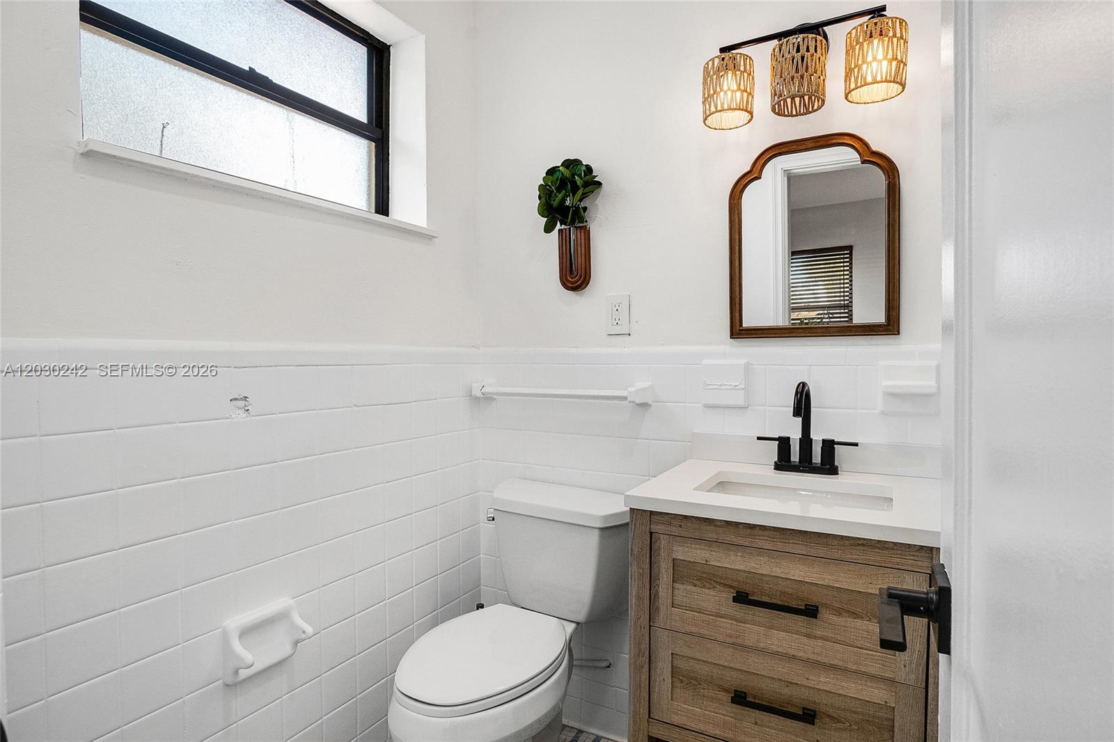 MARSEILLES DECO CONDO - Residential Lease