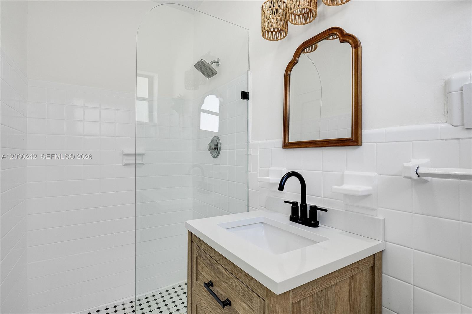 MARSEILLES DECO CONDO - Residential Lease
