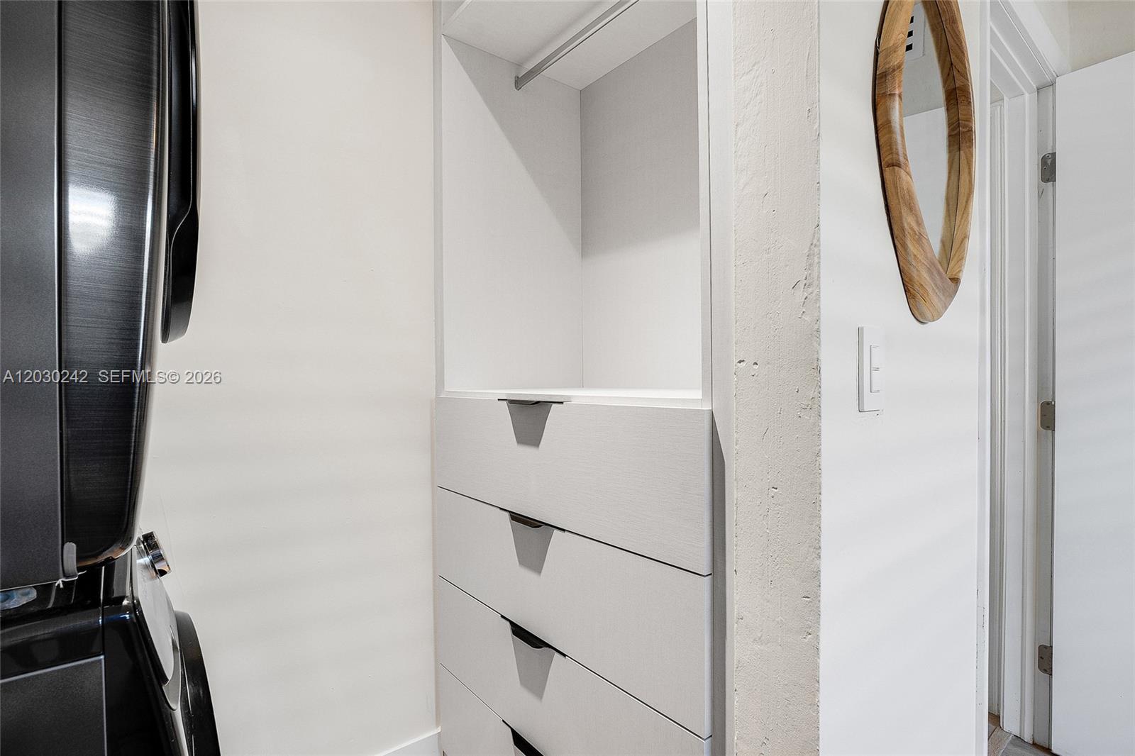 MARSEILLES DECO CONDO - Residential Lease